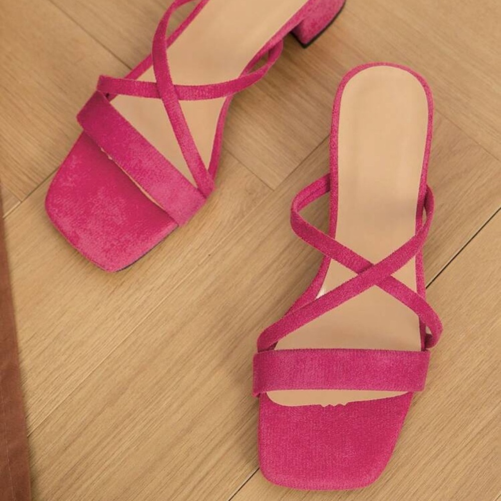 Elegant 🌸 Pink Strappy Sandals